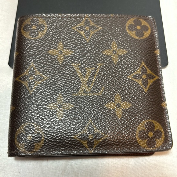 Louis Vuitton Monogrammed bi-fold wallet - Picture 1 of 13